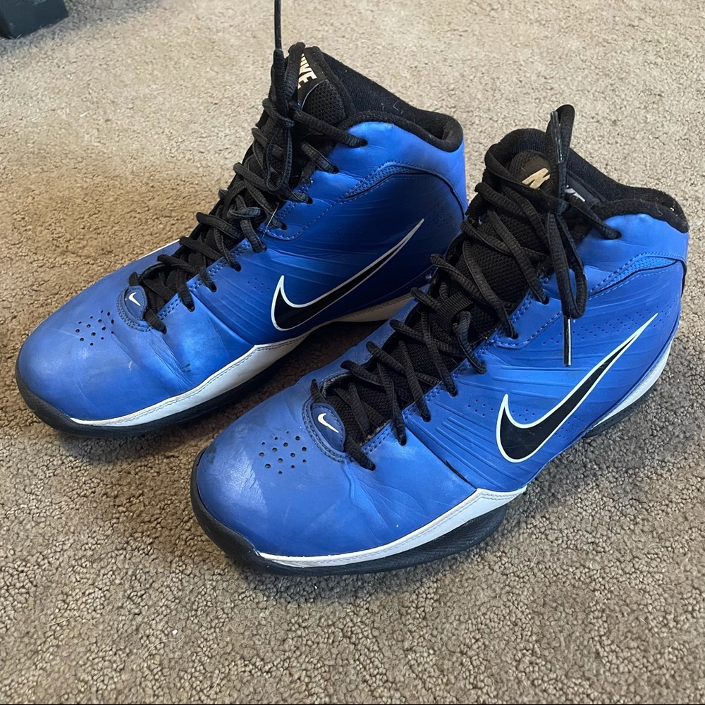 Basketball sneakers